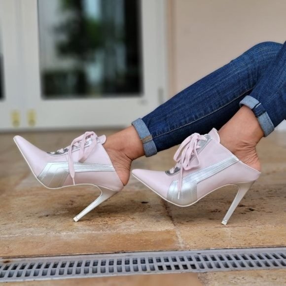 Women Baby Pink Low Cut Pontied Toe Booties - Picture 2 of 7